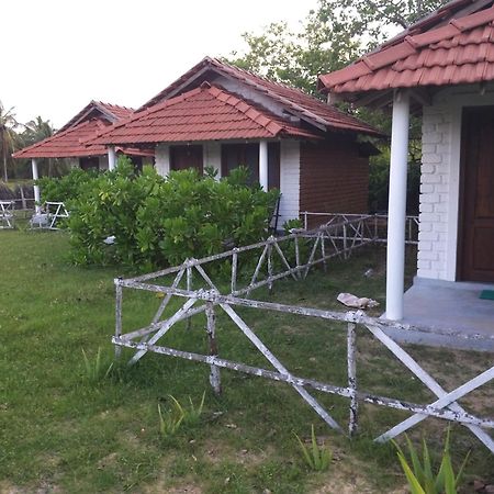 Windy Beach Cabanas كالبيتيا الغرفة الصورة